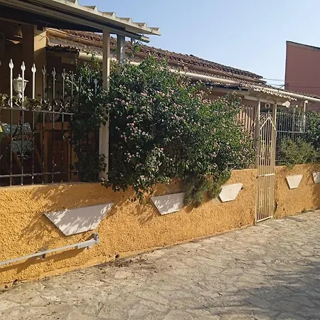Ferienhaus Angela, Traditional In The Village