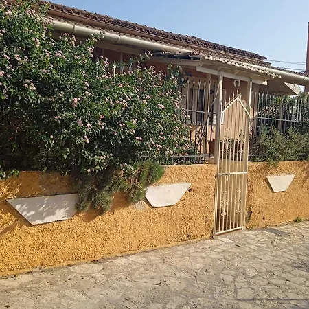 Angela, Traditional In The Village Tatil Evi *