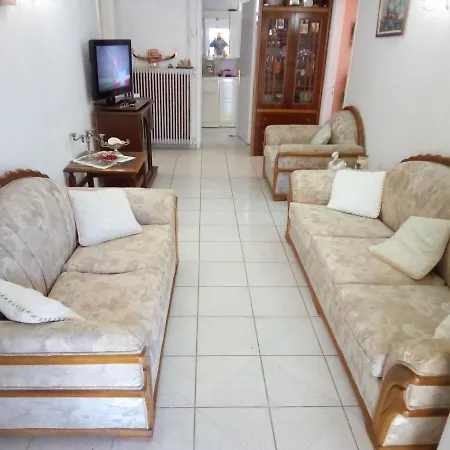Angela, Traditional In The Village בית נופש