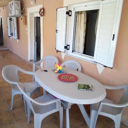 Angela, Traditional In The Village בית נופש אגיוס יואניס פריסטרון