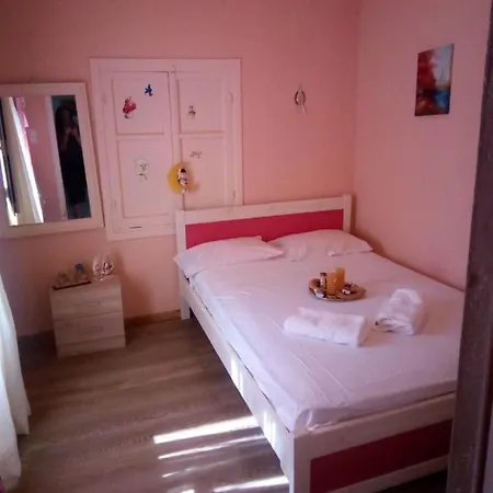 Angela, Traditional In The Village אגיוס יואניס פריסטרון